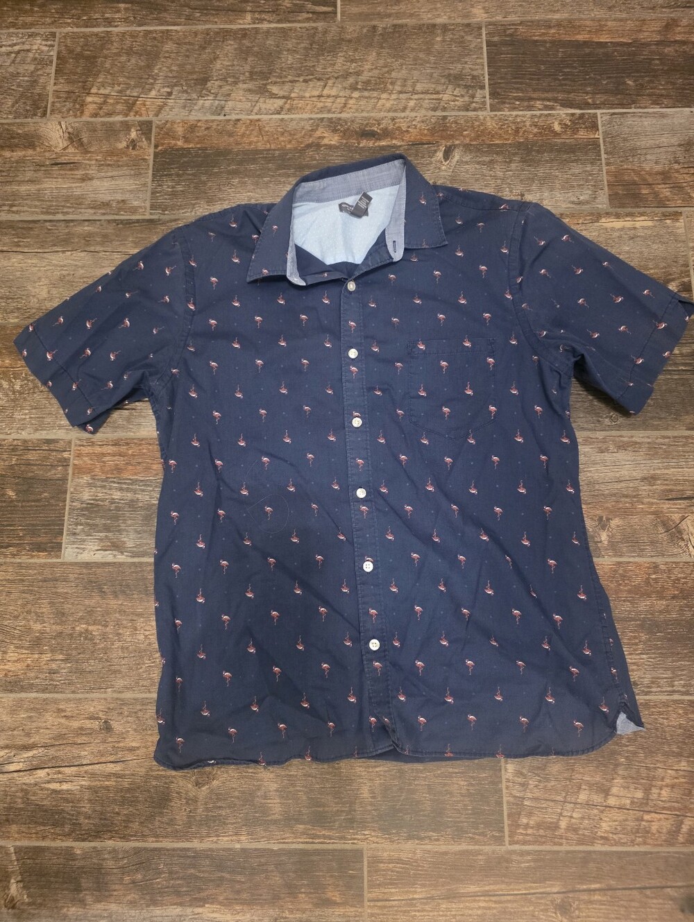 Mens L VanHeusen Flamingo Button-up